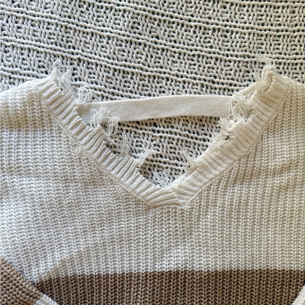 Moon & Madison V-Neck Sweater White Brown Grey Knit Colorblock Striped Freyed S - Picture 4 of 7